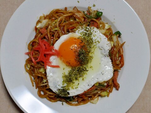 目玉焼きのせソース焼きそば